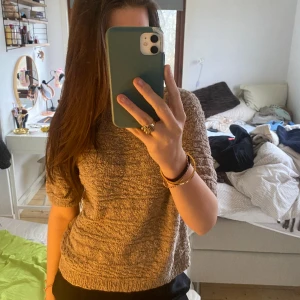 Stickad t-shirt - Super fin! Använd fåtal gånger