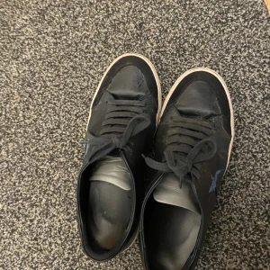 Arigato - Säljer ett par arigatos som inte används och ej gjorts på ett rätt långt tag, box ingår