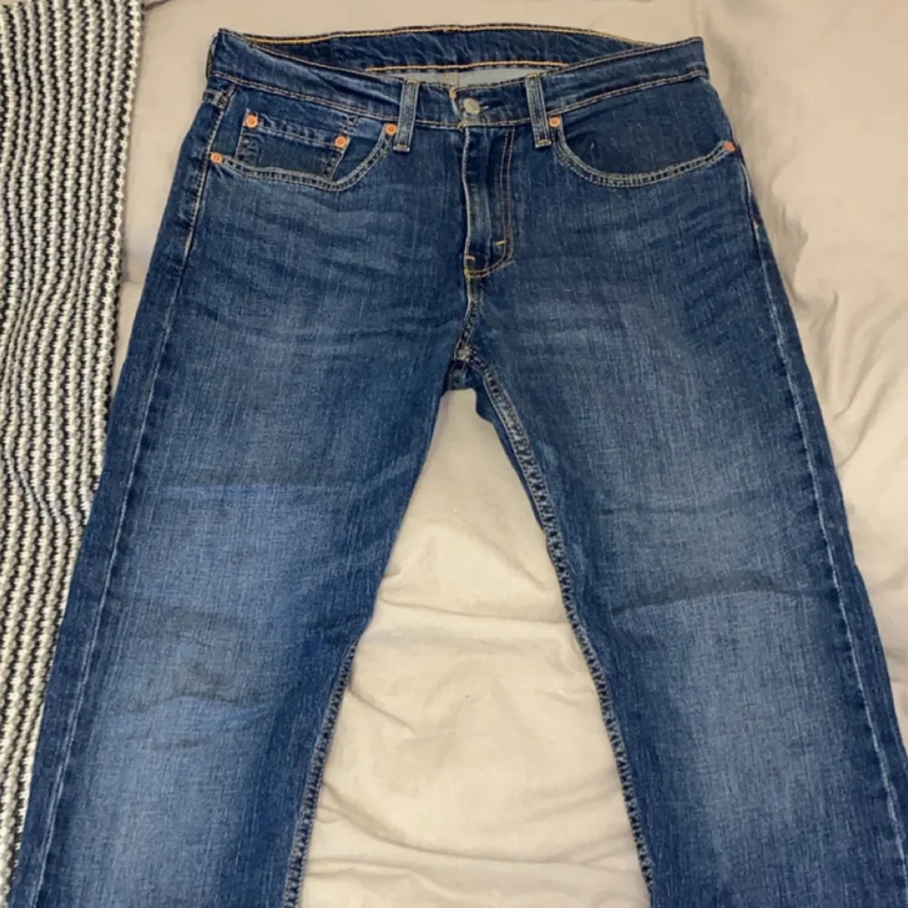 Blåa Levis jeans, aldrig använda i storlek 31 ,34  Modell 502. Jeans & Byxor.