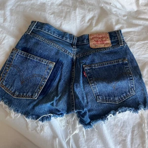 Levi’s shorts - Levi’s shorts! Supersnygga med cool detalj vid bakfickan💕