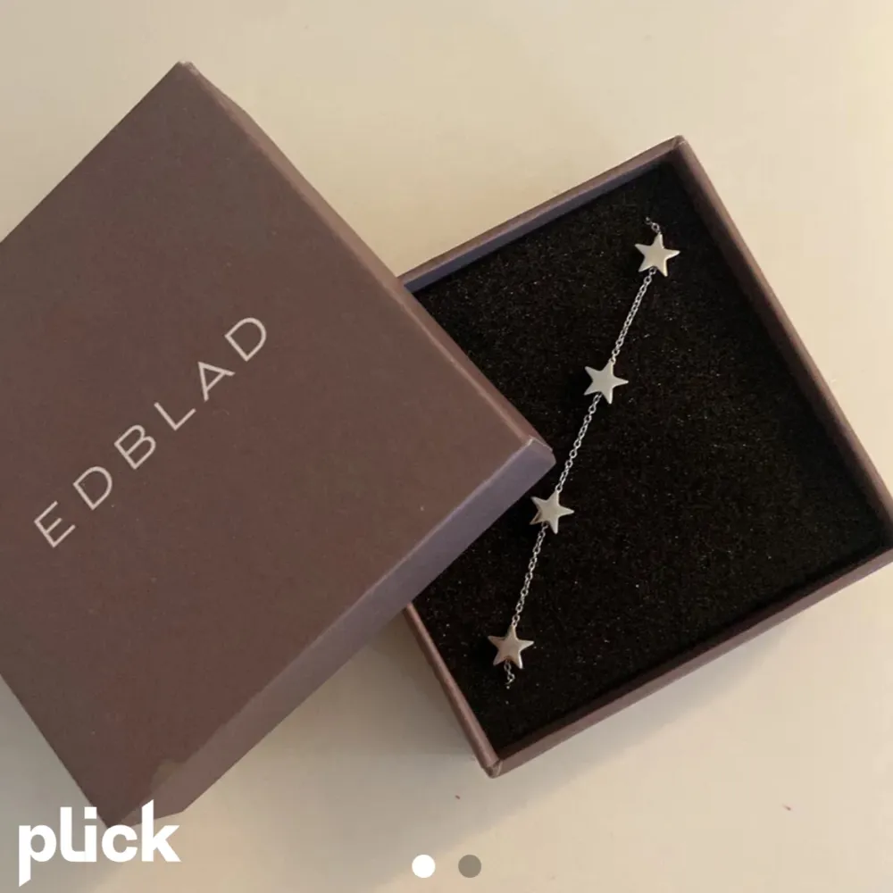 Armband ifrån Edblad fick två i födelsedags present så det är därför jag säljer denna💕💗. Accessoarer.