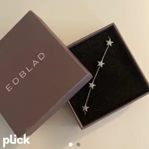 Armband ifrån Edblad fick två i födelsedags present så det är därför jag säljer denna💕💗