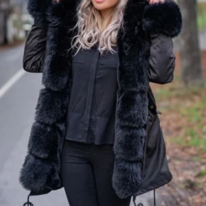 Vinter jacka storlek S - Detta är min vinter jacka som jag har använt några gånger under 2023. Den är i nyskick och väldigt bra kvalitete. Priset kan diskuteras 