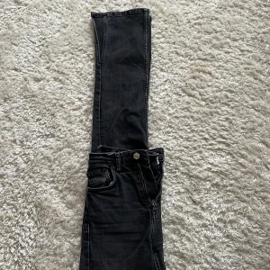 Jeans med slits - Jeans med slits 