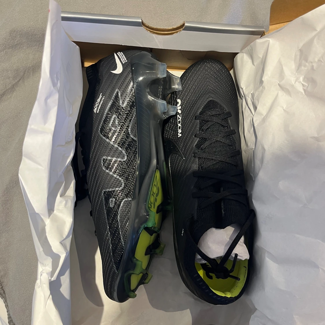 Nya fotbollsskor  - 90