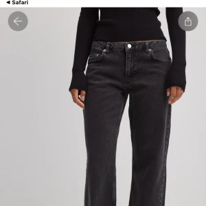 låg midja byxor  - jens från NA-KD