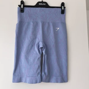 Shorts från gymshark  - Blå/lila shorts från gymshark i fint skick!🩵💜