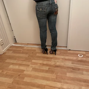 True Religion Jeans!! - Säljer true religion jeans med broderi. Storlek W27 L34. (Bilder med de på finns med denna gången) 
