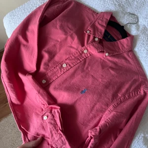 Ralph lauren skjorta  - Storlek s Endast använd 1 gång, super skick! Nypris runt 1300kr Frakt ingår ej!