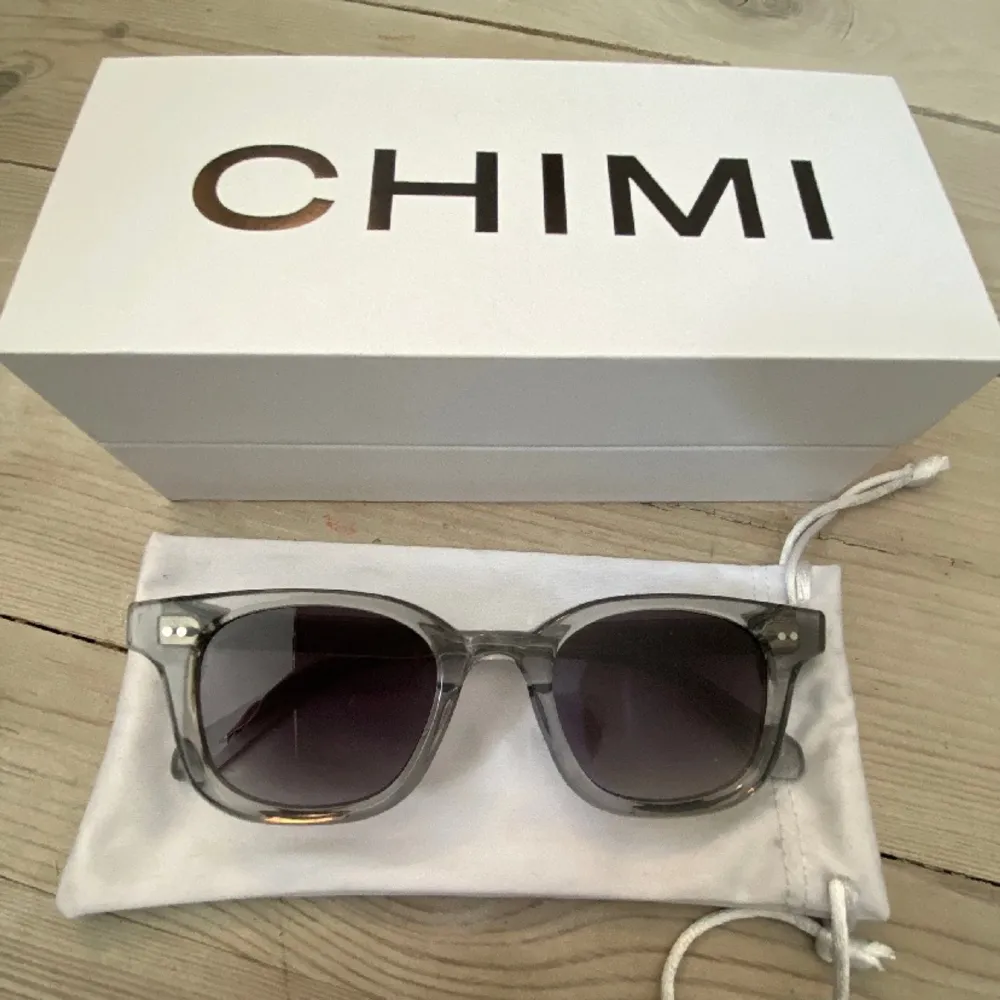 Säljer mina solglasögon från chimi i modellen 02. Har bara använts några få gånger. . Accessoarer.