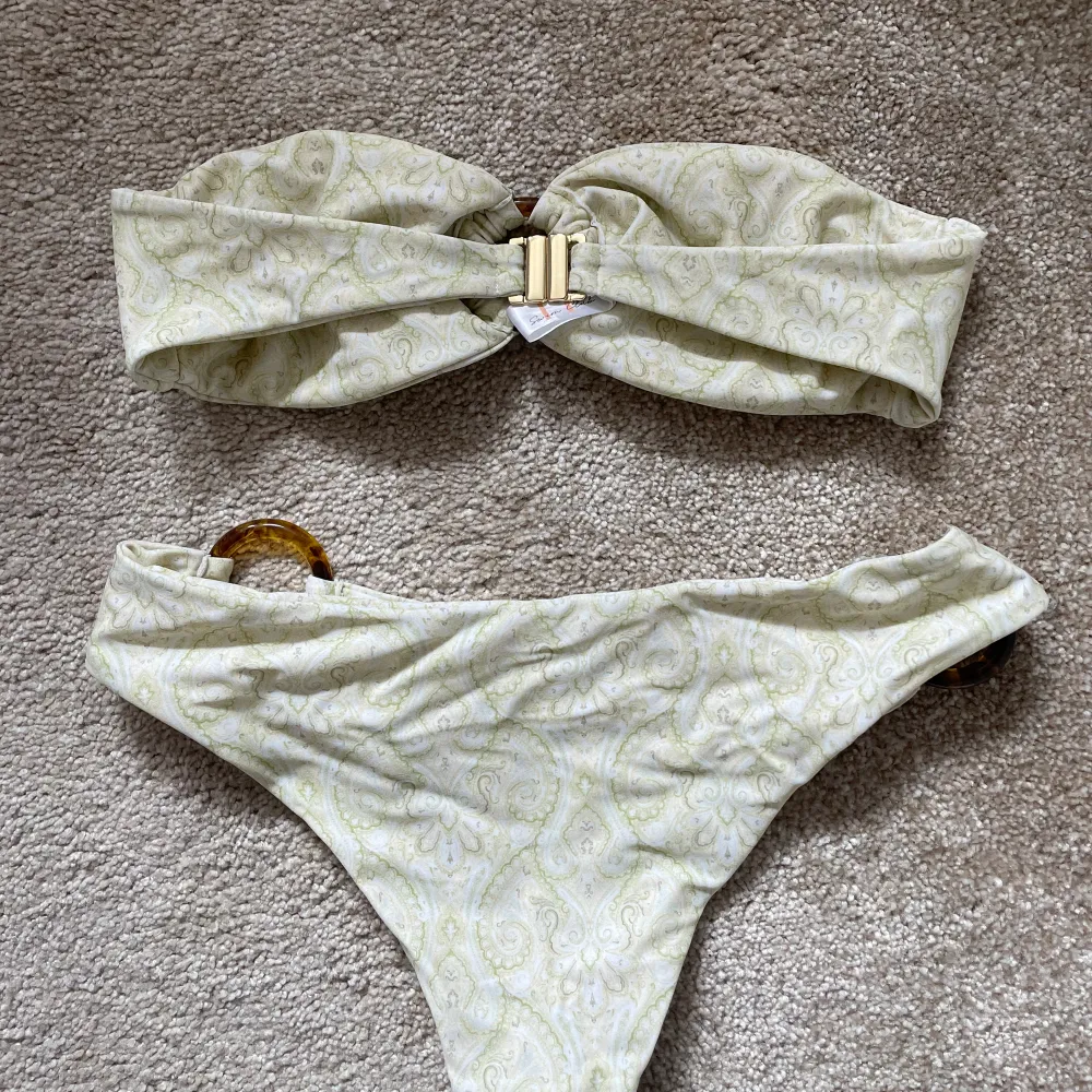 Säljer denna superfina bikini, tyvärr lite för liten för mig och därmed aldrig använd tyvärr. Helt nyskick, nypris 900kr. . Övrigt.