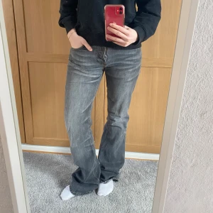 Lågmidjade jeans - Lågmidjade jeans från nudie jeans!! För långa på mig som är ca 168 cm ❤️‍🔥