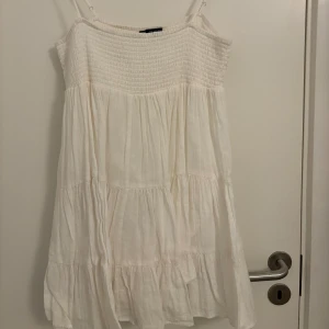 Kort klänning - Söt kort klänning från Zara. 