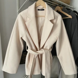 Kappa gina tricot - Helt oanvänd slutsåld kappa från Gina Tricot