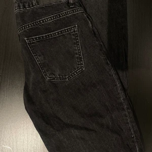 Jeans - Svarta lågmidjade jeans från lager 157✨Storlek XS