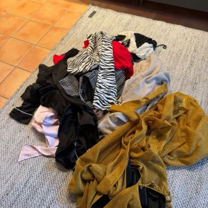 Massor av kläder 200kr (måste hämtas)  - Blandade kläder i storlekarna xs/S (alla passar mig och har mellan xs/s