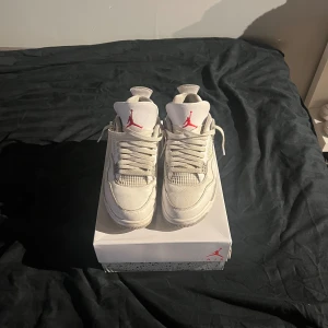 Jordan 4 oreo - Säljer dessa Jordan 4 oreo då jag inte använder dem längre. Kvitto finns tyvärr inte men är äkta.