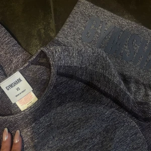 Gymshark set - Ett bekvämt snyggt set från Gymshark, med tjockt material så dem är squat approved! Köpt nytt för 2 år sedan för 1099kr, men endast använd några gånger. Så inga defekter! 