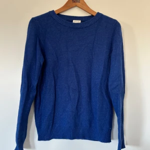 Stickadtröja Vila - Stickadtröja från Vila.  Fin passform och använd enstaka gånger. 