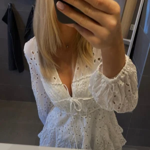 Studentklänning Zara - Såå fin klänning perfekt till studenten, oanvänd!