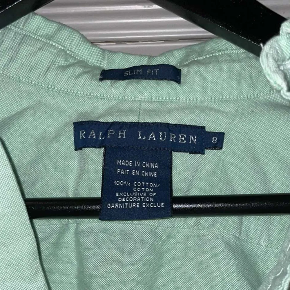 Säljer min Ralph lauren för endast 249. Den är slim fit och i storlek Xs passar S.. Skjortor.
