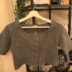 Stickad bolero  - Så fin bolero som är stickad 💘