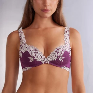 Intimissimi bh push up - Säljer min intimissimi bh då jag vill köpa en annan färg, köpt ca 2 månader sedan i butik och i bra skick fortfarande, använt fåtal gånger därför tvättat få gånger. 😇