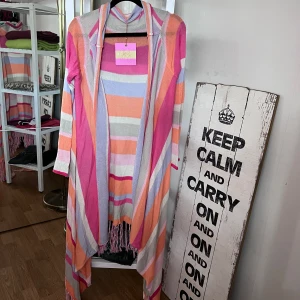 Stickad kofta  - Superfin stickad kofta från Pernilla Wahlgren 