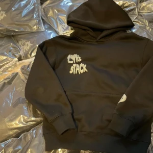 lovestack hoodie (oanvänd) - Har i storlekar S M L Har ett flertal stycken
