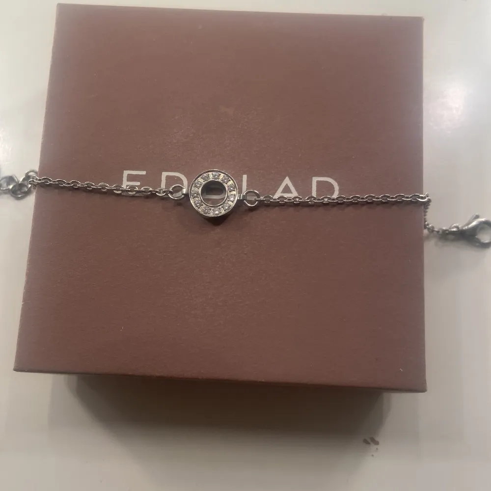 Edblad armband . Inte använd så mycket men väldigt fint . Nypris 299. . Accessoarer.