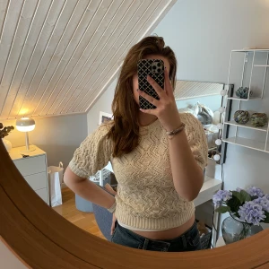 Stickad topp från Zara  - Stickad topp från Zara. Storlek S