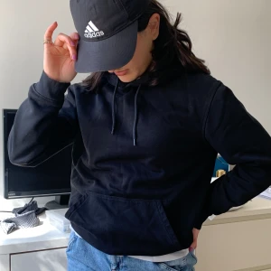 Black hoodie - A worn hoodie with some flaws so I’ll put it up for cheap. It’s a size XS in men’s.