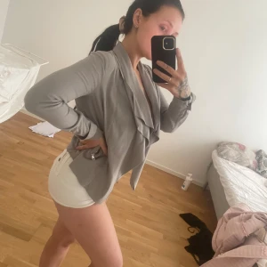 Mocka kappa - Mocka kappa, som ny. Köpt på river island