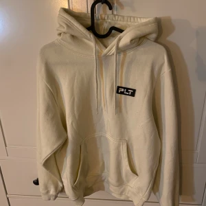PLT hoddie - Hoddie från Pretty little thing som inte kommer till användning 