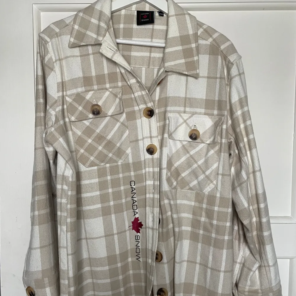 Snygg overshirt ifrån canada snow, använd fåtal gånger. Str XS/S. Takit.