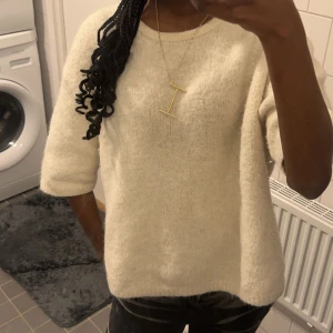 Lindex tröja - Trekvartärmad stickad tröja från Lindex! Bra skick, storlek M men skulle säga s/m 🌸🌸