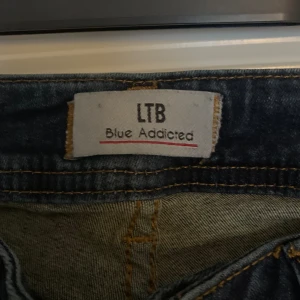 LTB Jeans Valerie - Valerie. Använda en gång, i nyskick. Low waist bootcut jeans. Inga tecken på användning. Säljer då de är för korta för mig. 