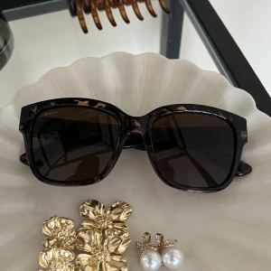 Solgalsögon ☀️ - Snygga solglasögon (vet ej varifrån) ☀️🩷