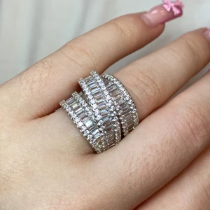 silvrig ring - aldrig använd. storlek 5: 1.56 mm diameter