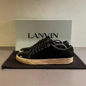 Lanvin skor  - Tjena! Säljer nu mina lanvin i uk 7. Skorna är i fint skick utan defekter. Hör av er vid frågor eller funderingar! 