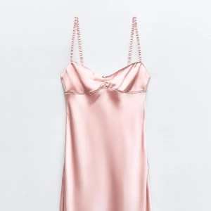 Zara klänning - Tänkte sälja denna jäääättesöta klänning, ej använd! 💞💞