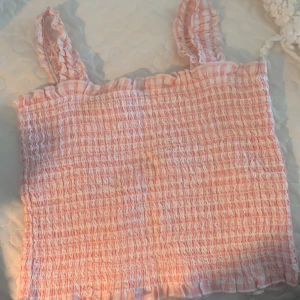 Jätte fin topp! - Säljer min jätte fina topp! Perfekt till sommaren! Passar olika storlekar☺️