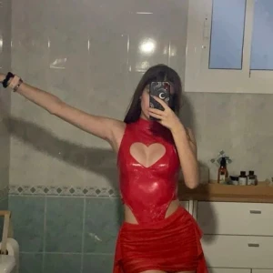 Body - Aldrig använd, säljer få den inte gick att returnera!! Sitter bra och ok kvalite, passade dock inte för tillfället jag tänkte använda den på… skulle säga storlek M/L