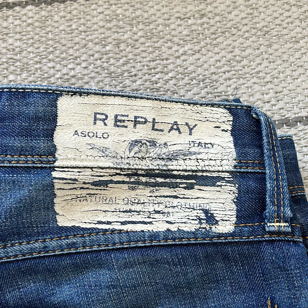 Tja säljer dessa riktigt feta Replay jeans med slitnings design och riktigt skön tvätt, det är denim och inte stretch riktigt fett hör av vid funderingar!. Jeans & Byxor.