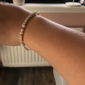 Armband - Vit armband bra kvalitet 