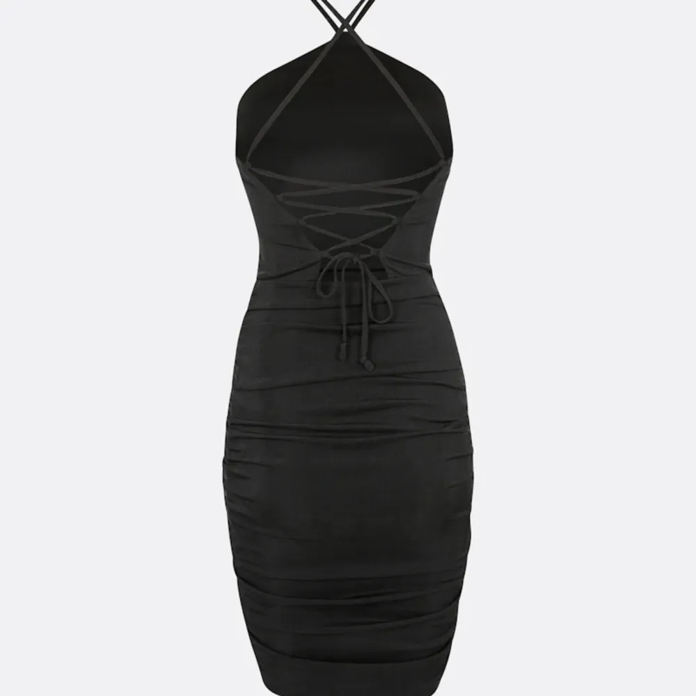 Jag säljer denna snygga klänningen från bikbok i strl XS, aldrig använd då den va för liten. Nypris 399. Klänningar.