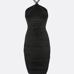 Jag säljer denna snygga klänningen från bikbok i strl XS, aldrig använd då den va för liten. Nypris 399