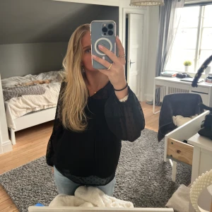 Superfin blus 💕 - Så fin blus från vila 💕💘 sparsamt använd och kan gå ner i pris vid snabb affär 