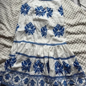 Långkjol - säljer denna fina långkjol från zara! Helt perfekt till sommaren 