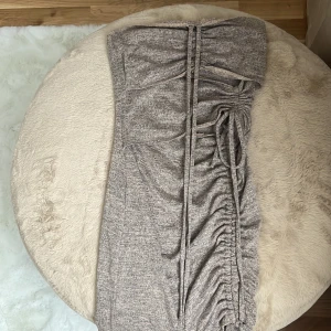 ljusbrun klänning  - ljusbrun/beige klänning från Nelly 🤎